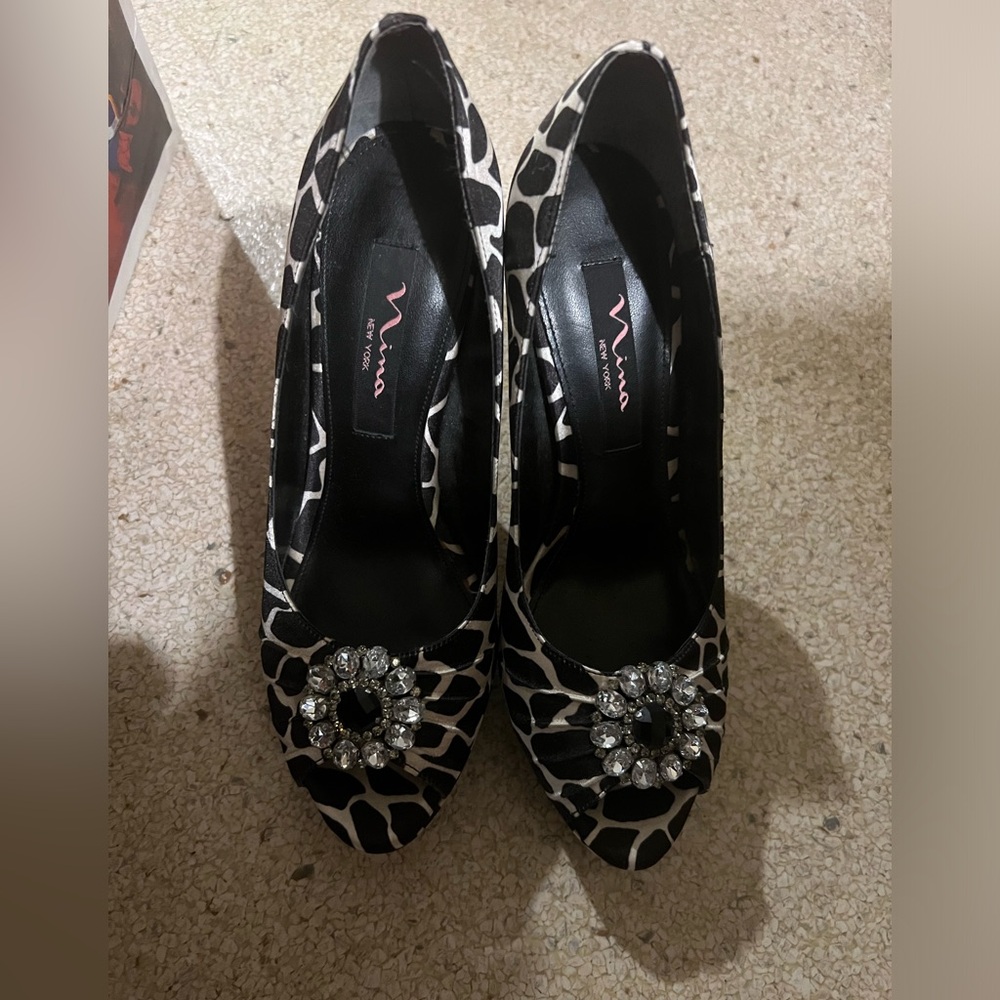 NINA NEW YORK satin fancy high heels sandals great used condition size 7